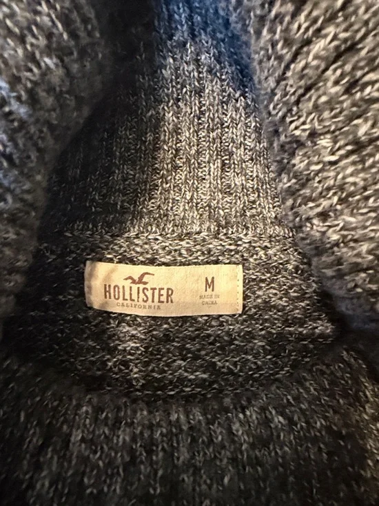 Women's Hollister gray Cowl Neck Cold Shoulder Sweater- M - Picture 2 of 3